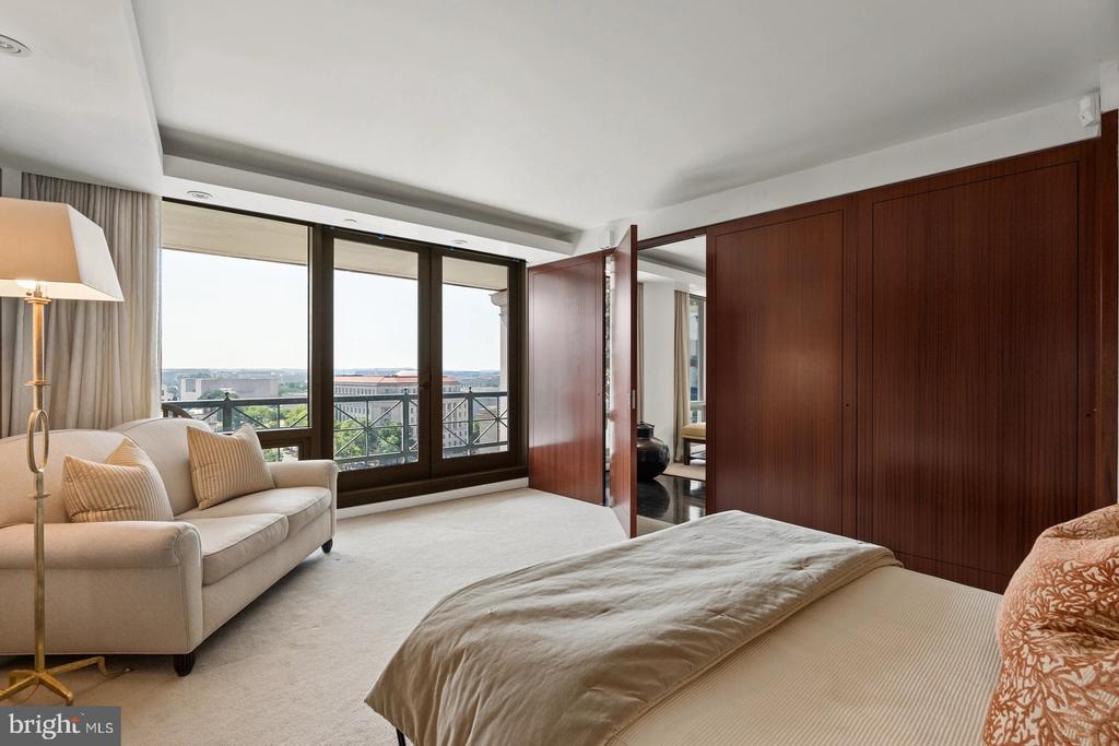 801 PENNSYLVANIA AVENUE NW Unit: 1218