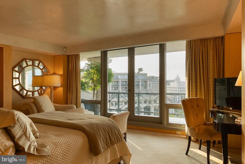 801 PENNSYLVANIA AVENUE NW Unit: 1218
