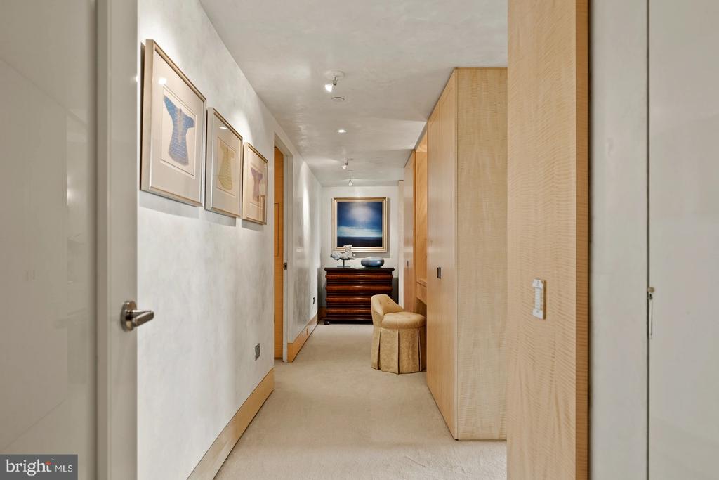 801 PENNSYLVANIA AVENUE NW Unit: 1218