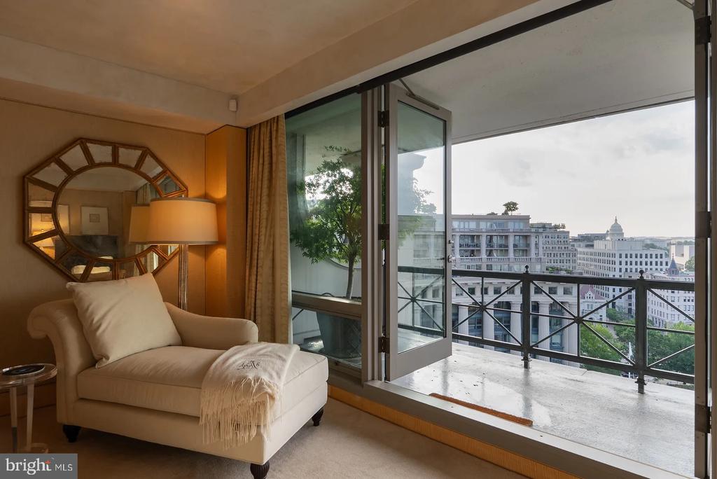 801 PENNSYLVANIA AVENUE NW Unit: 1218