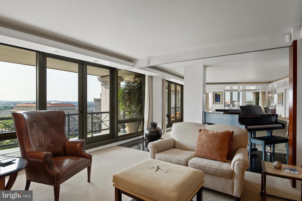801 PENNSYLVANIA AVENUE NW Unit: 1218