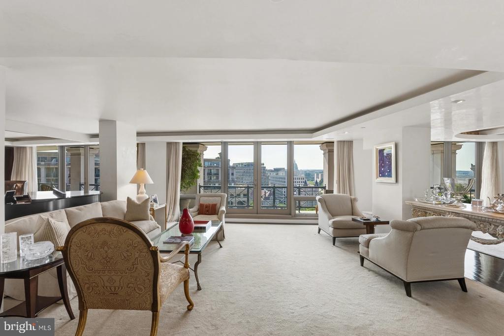 801 PENNSYLVANIA AVENUE NW Unit: 1218