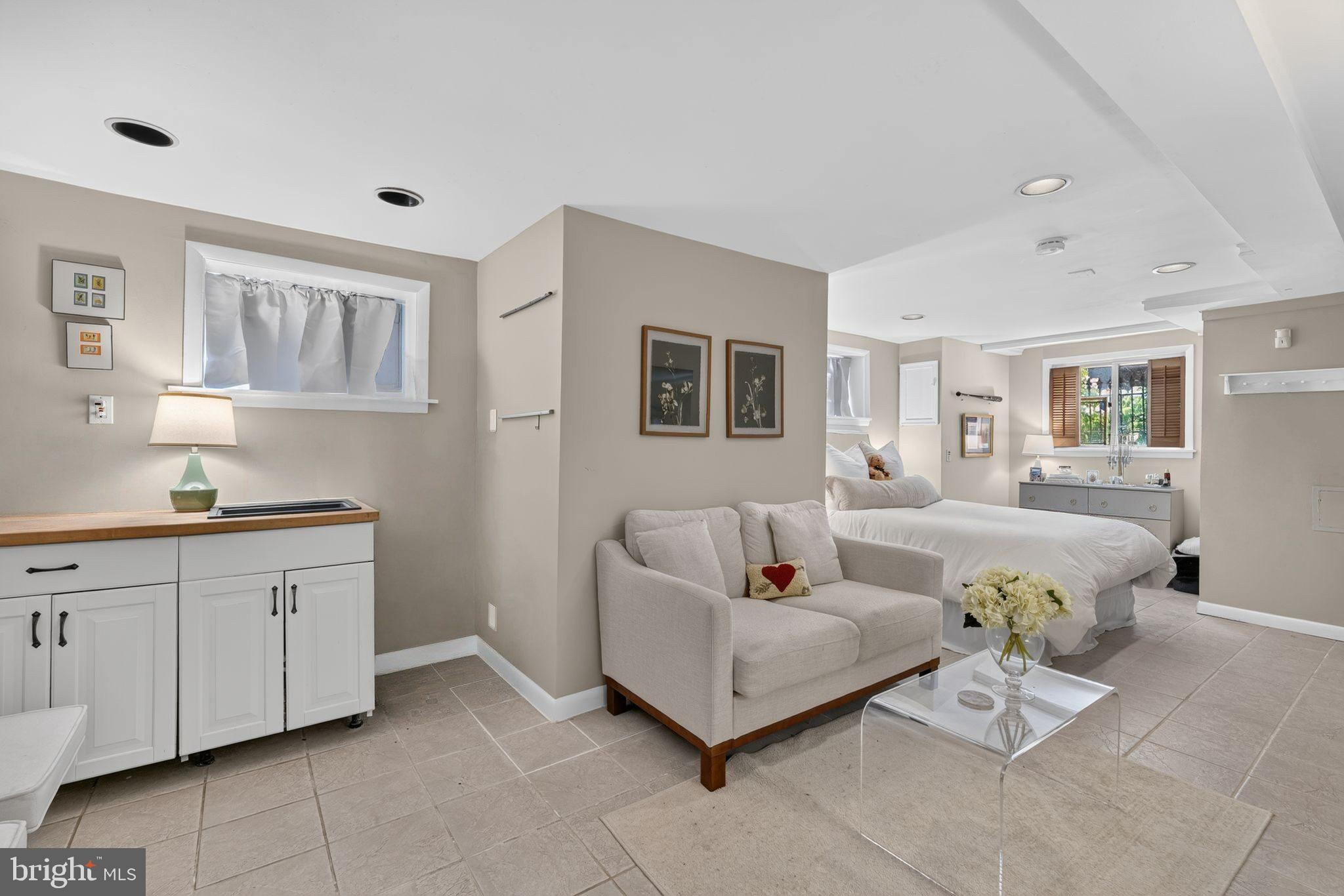 318 3RD STREET SE