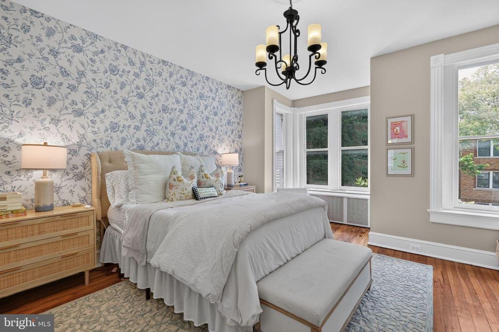 318 3RD STREET SE