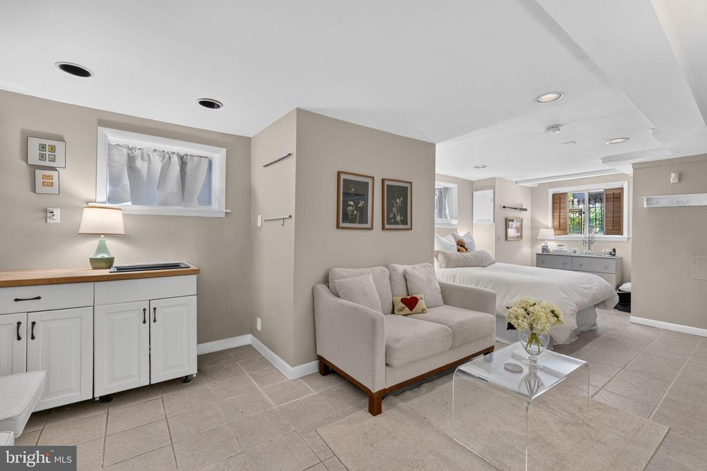 318 3RD STREET SE