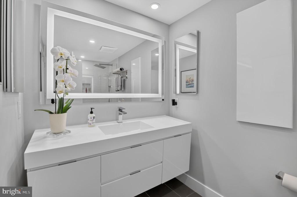 3101 NEW MEXICO AVENUE NW Unit: 1006