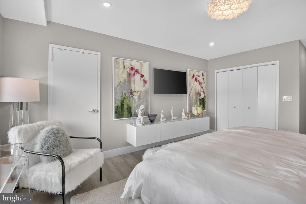 3101 NEW MEXICO AVENUE NW Unit: 1006