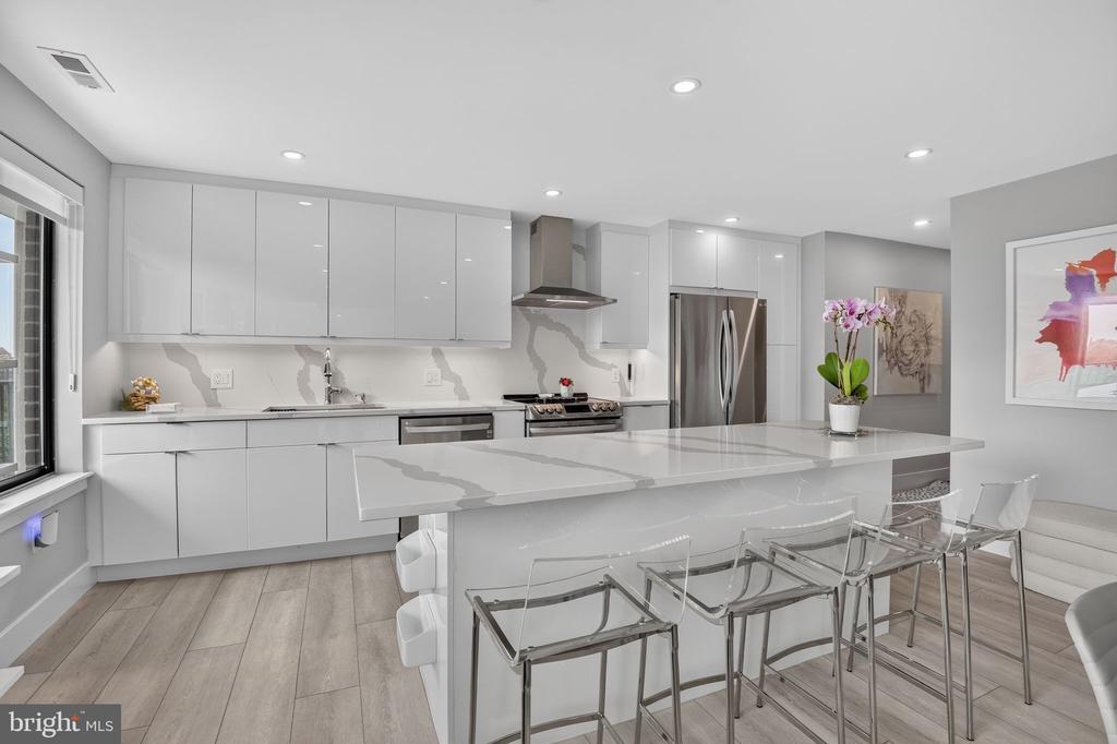 3101 NEW MEXICO AVENUE NW Unit: 1006