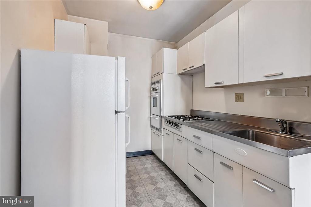 2475 VIRGINIA AVENUE NW Unit: 102