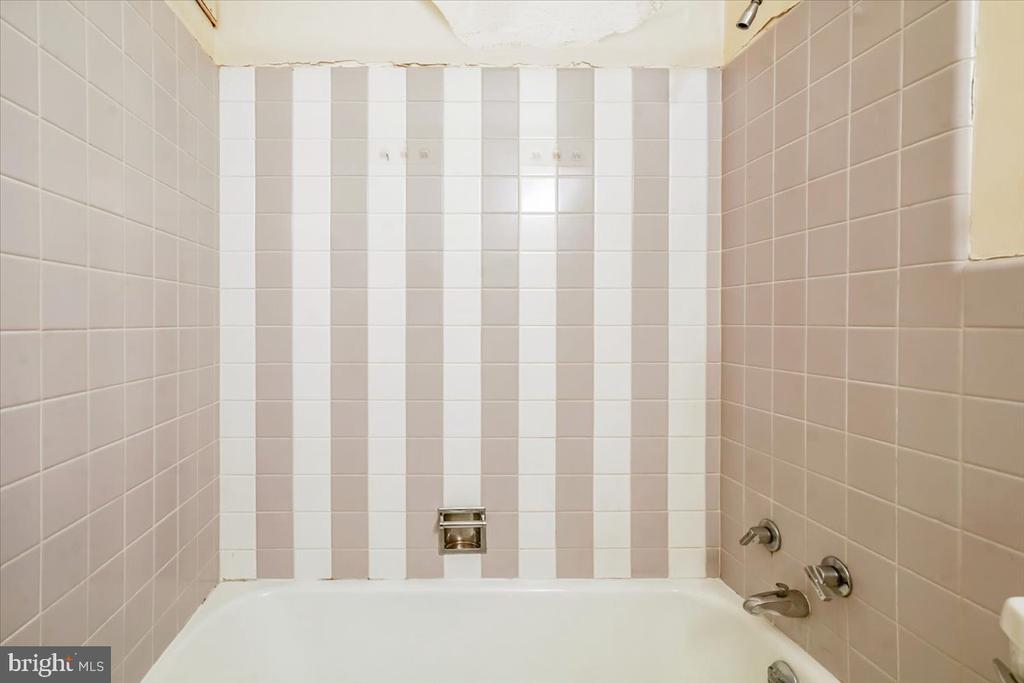 2475 VIRGINIA AVENUE NW Unit: 102