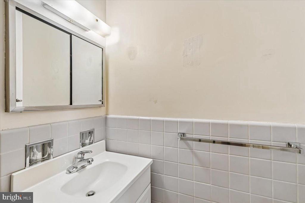 2475 VIRGINIA AVENUE NW Unit: 102