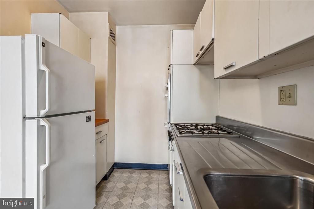 2475 VIRGINIA AVENUE NW Unit: 102