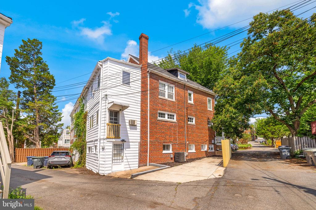 3810 BEECHER STREET NW