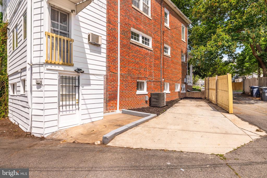 3810 BEECHER STREET NW