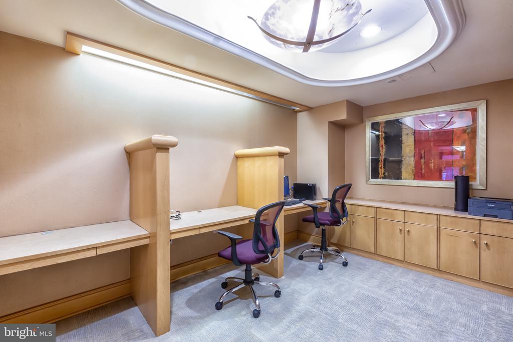616 E E STREET NW Unit: 407