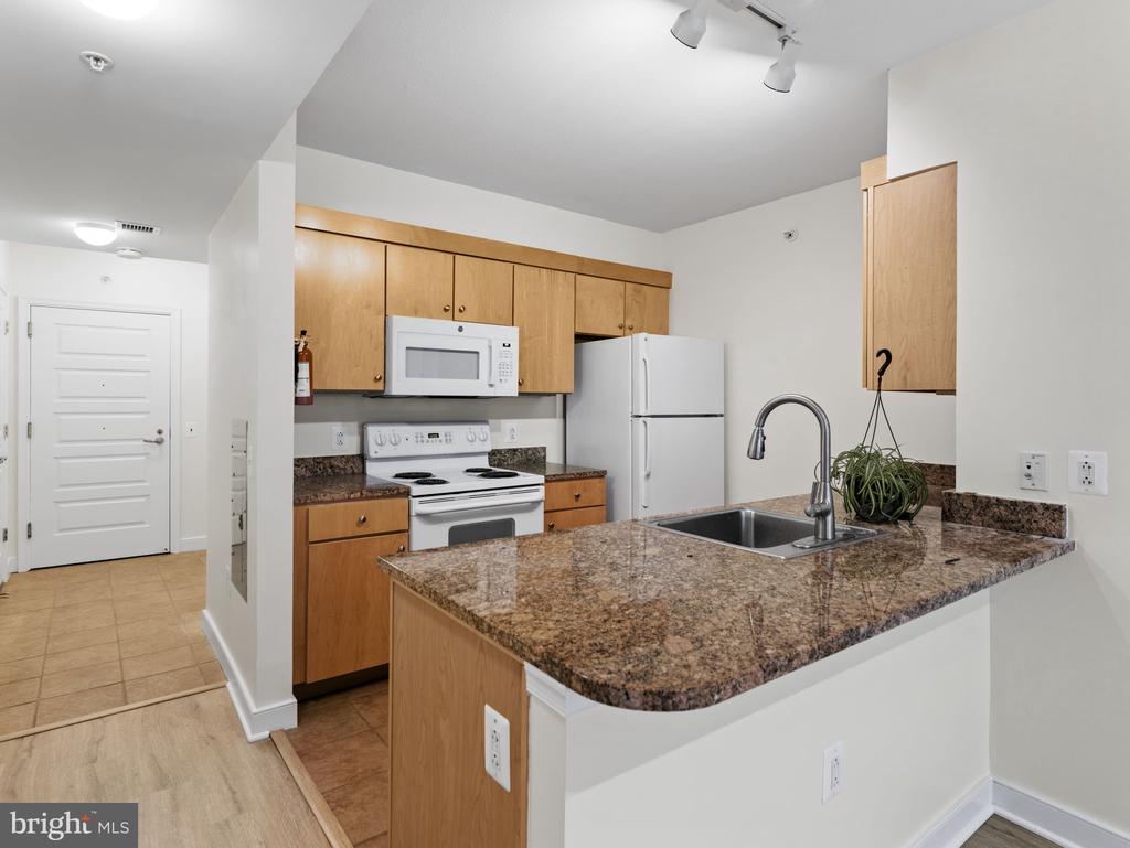 616 E E STREET NW Unit: 407