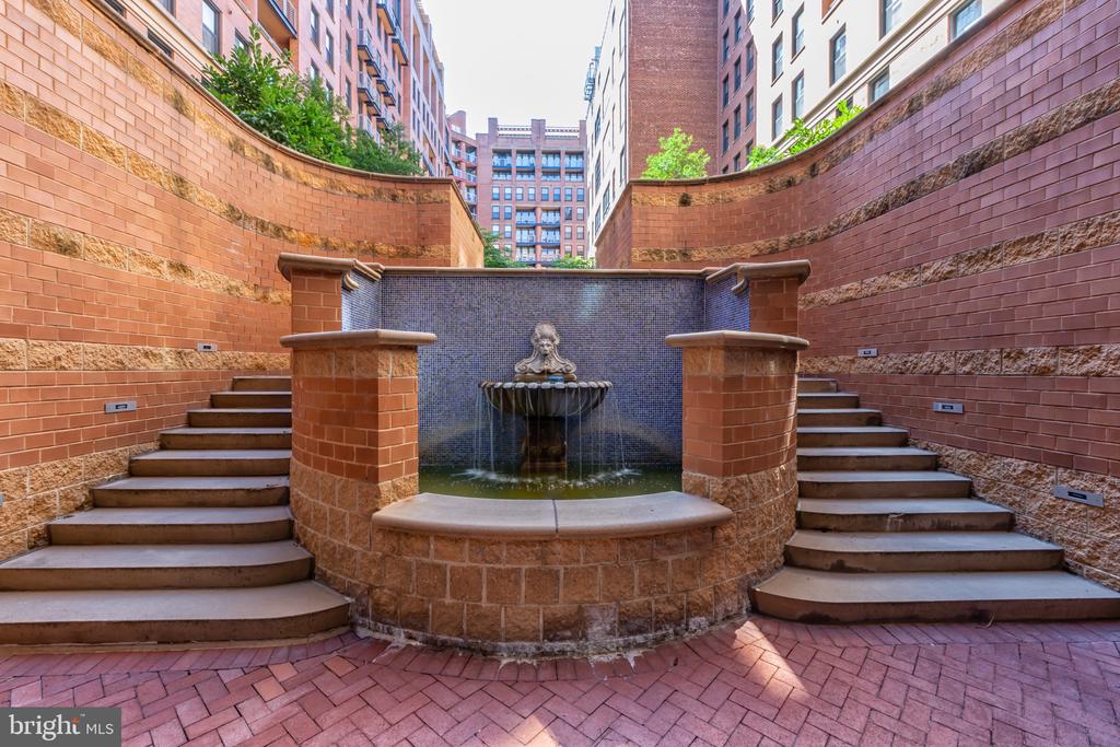 616 E E STREET NW Unit: 407
