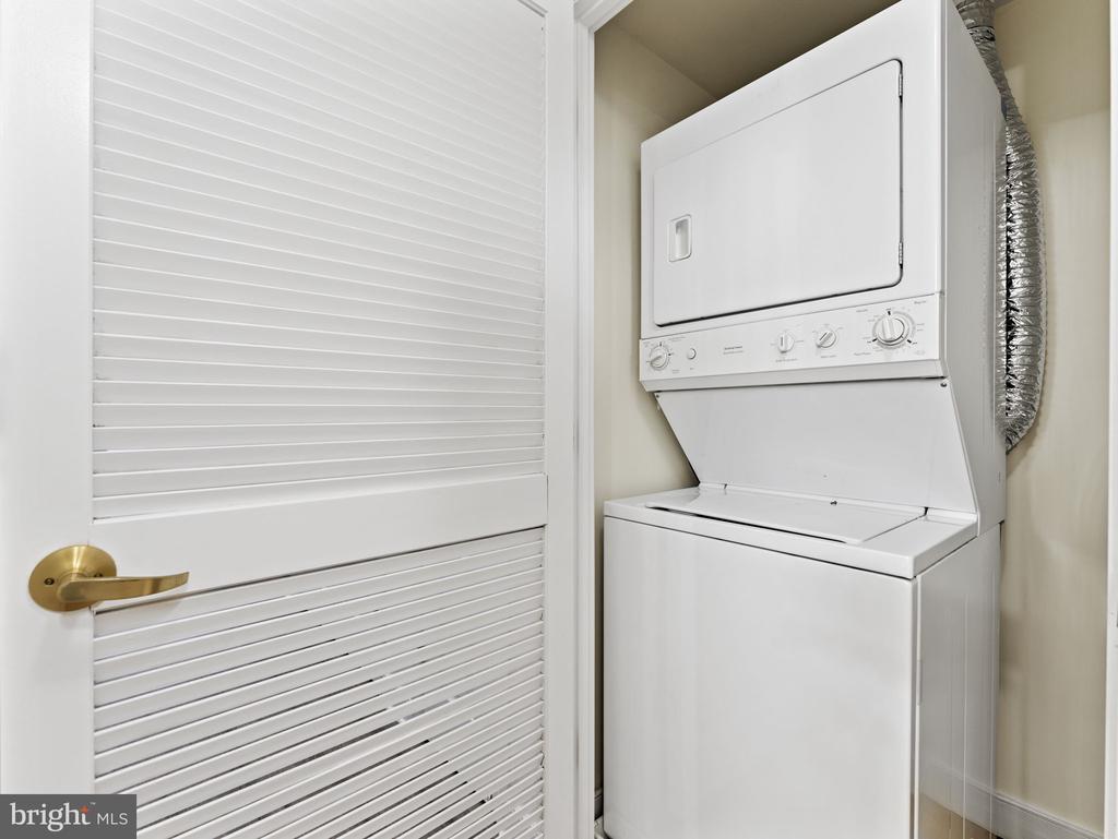 616 E E STREET NW Unit: 407