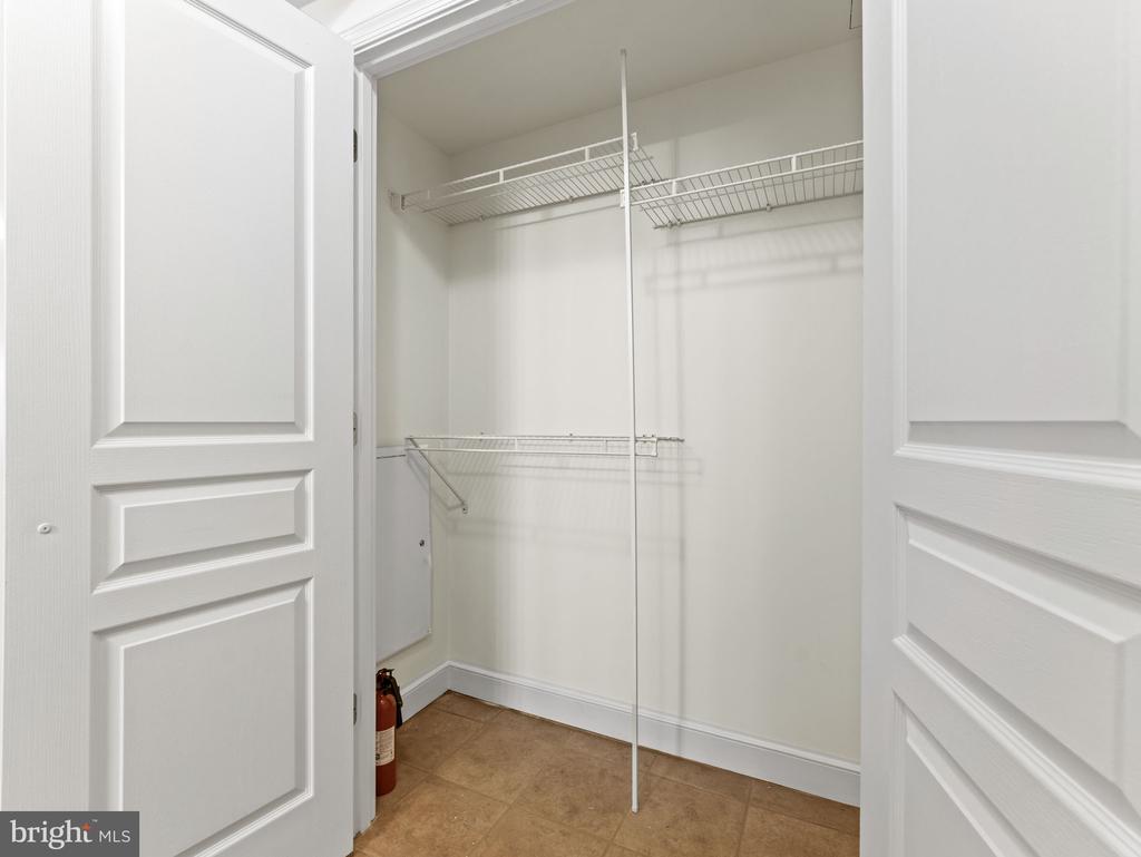 616 E E STREET NW Unit: 407