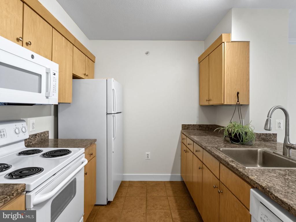 616 E E STREET NW Unit: 407