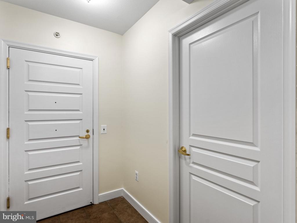 616 E E STREET NW Unit: 407