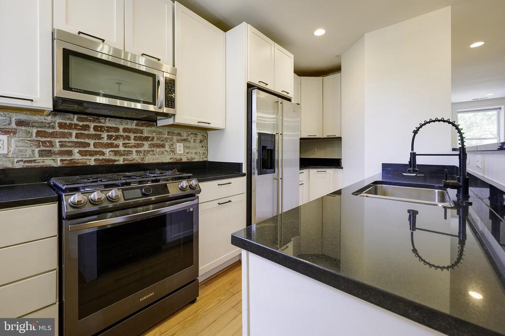1413 5TH STREET NW Unit: 200