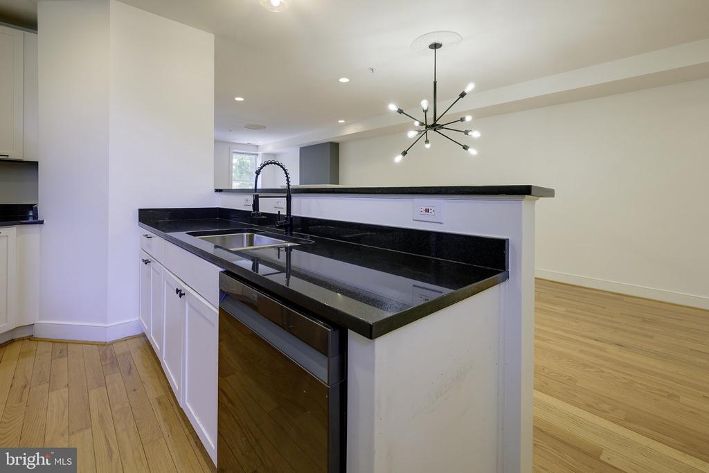 1413 5TH STREET NW Unit: 200