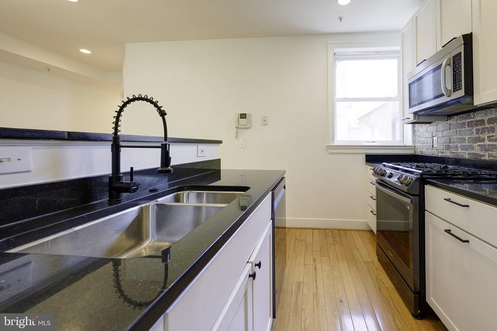 1413 5TH STREET NW Unit: 200