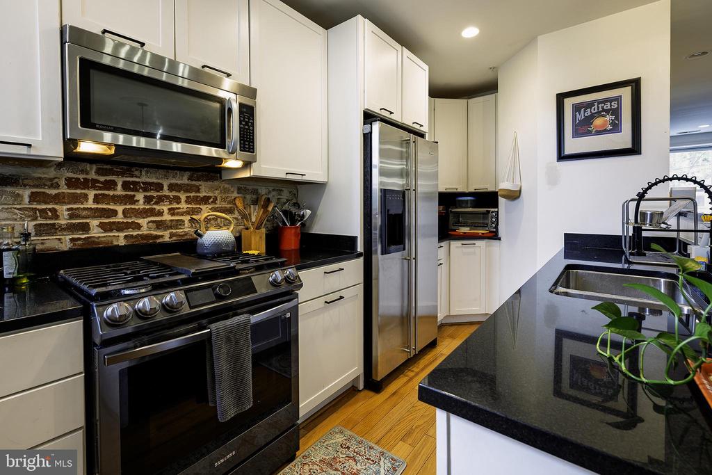 1413 5TH STREET NW Unit: 200