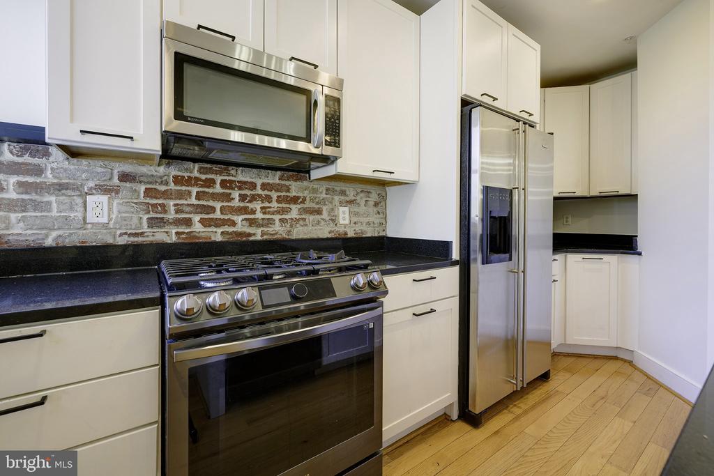 1413 5TH STREET NW Unit: 200