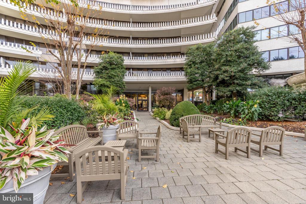 700 NEW HAMPSHIRE AVENUE NW Unit: 703