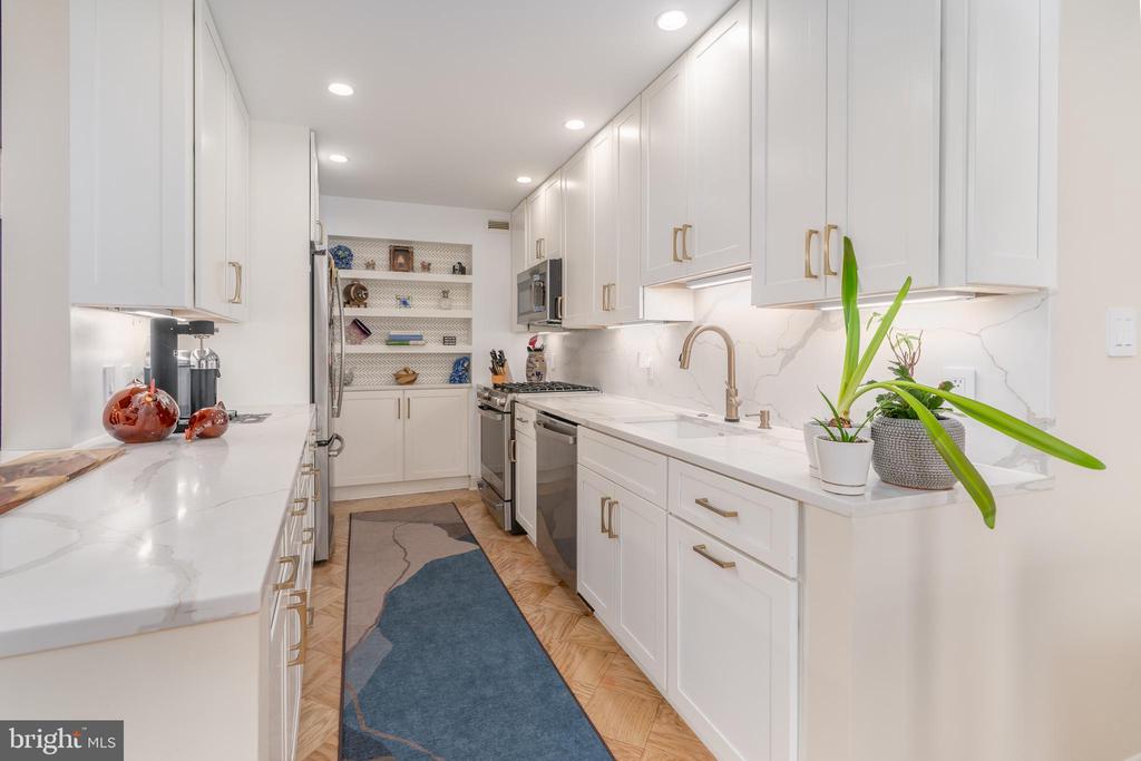 700 NEW HAMPSHIRE AVENUE NW Unit: 703