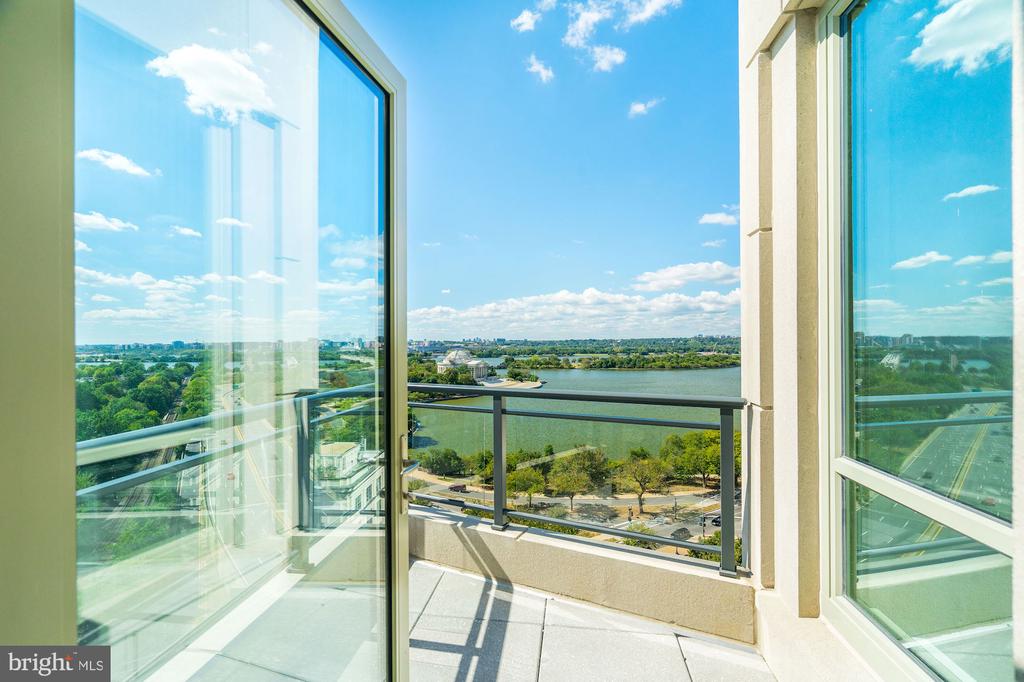 1331 MARYLAND AVENUE SW Unit: 902