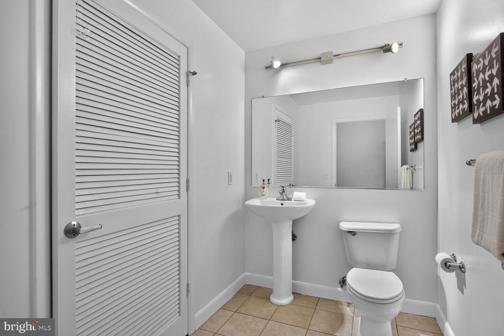 400 MASSACHUSETTS AVENUE NW Unit: 711