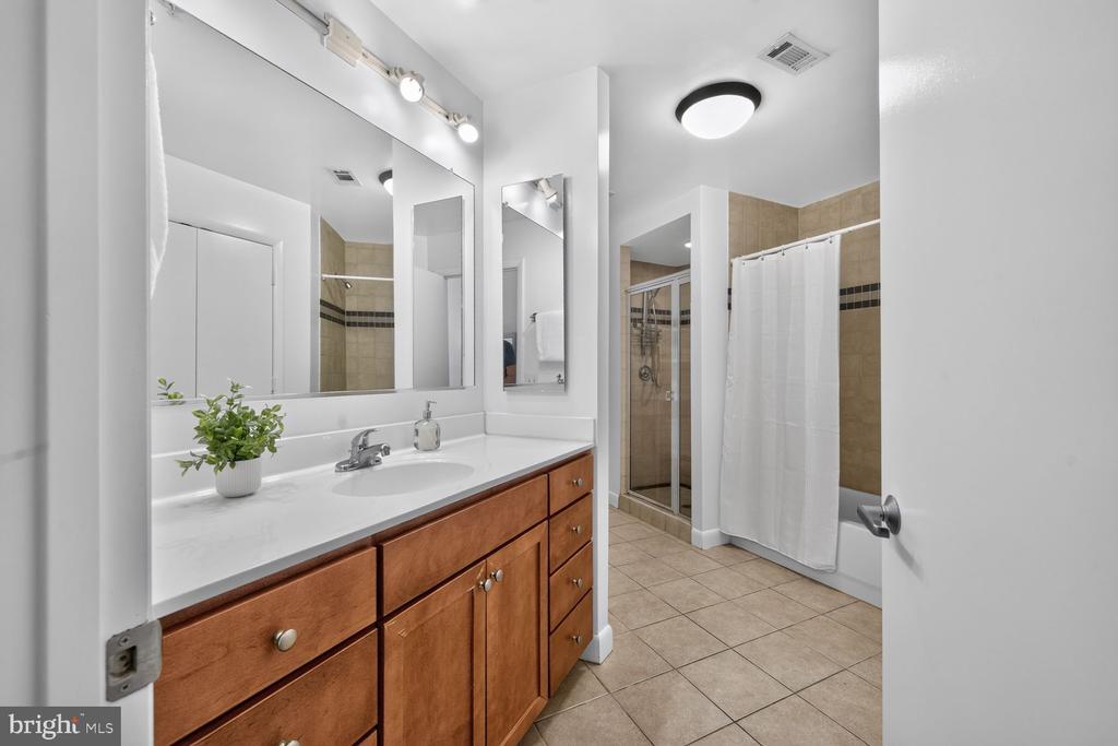 400 MASSACHUSETTS AVENUE NW Unit: 711