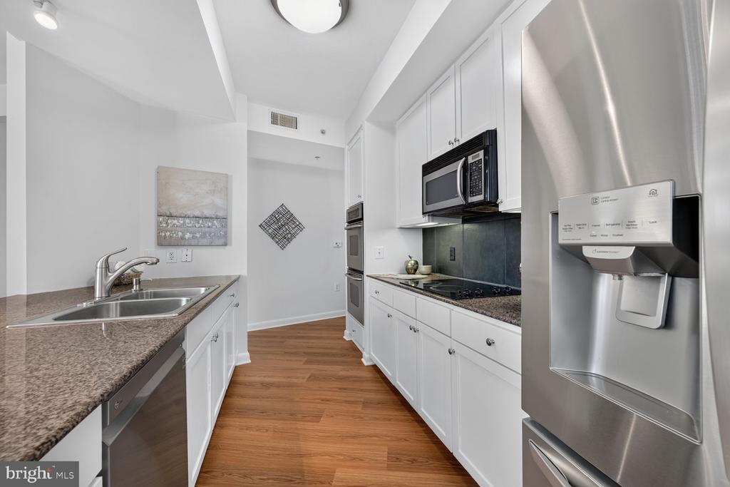 400 MASSACHUSETTS AVENUE NW Unit: 711