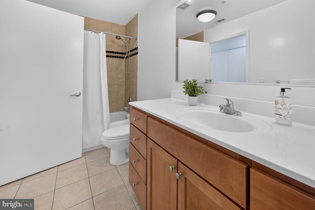 400 MASSACHUSETTS AVENUE NW Unit: 711