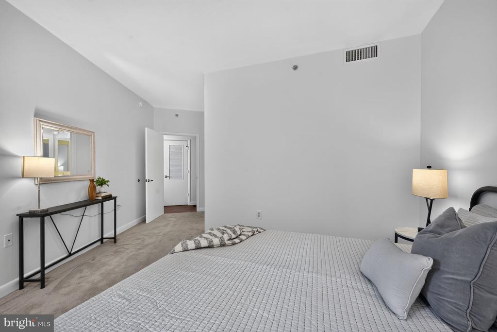 400 MASSACHUSETTS AVENUE NW Unit: 711