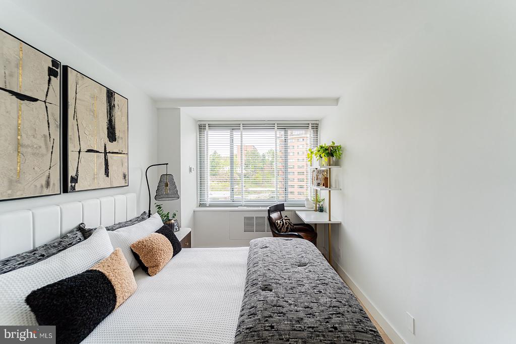 4200 NW CATHEDRAL AVENUE NW Unit: 1005