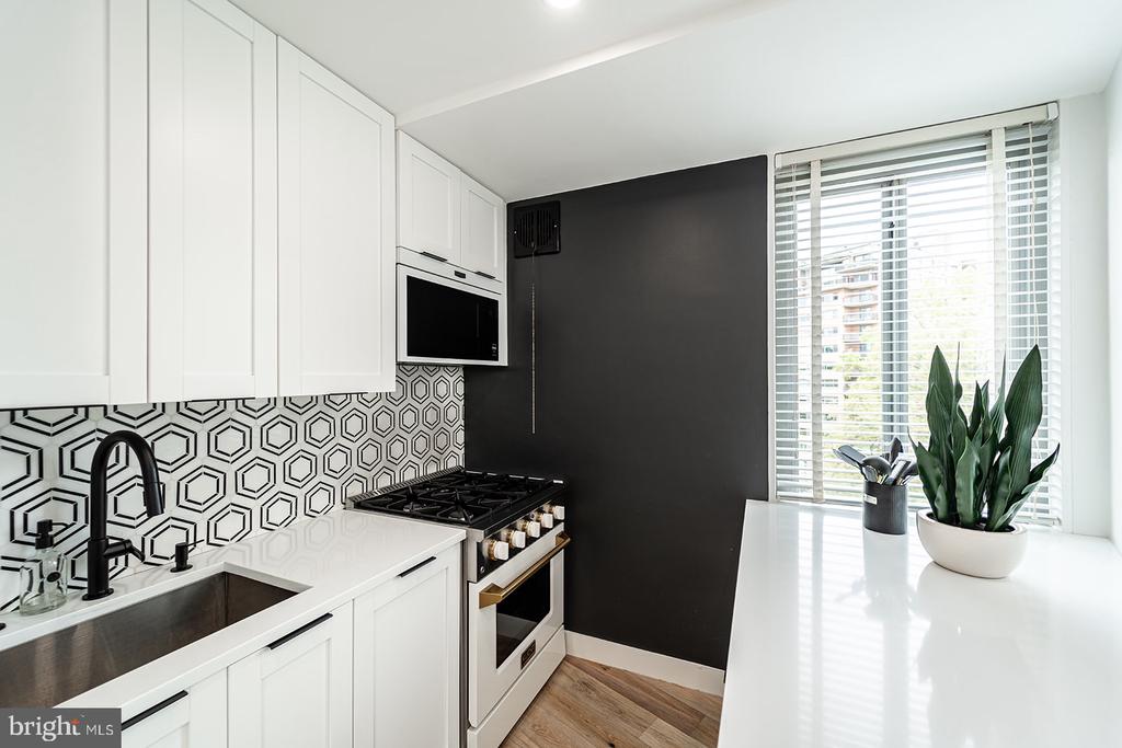4200 NW CATHEDRAL AVENUE NW Unit: 1005