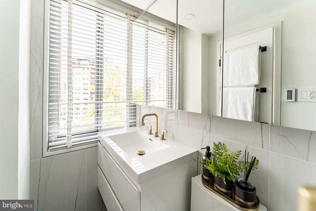 4200 NW CATHEDRAL AVENUE NW Unit: 1005