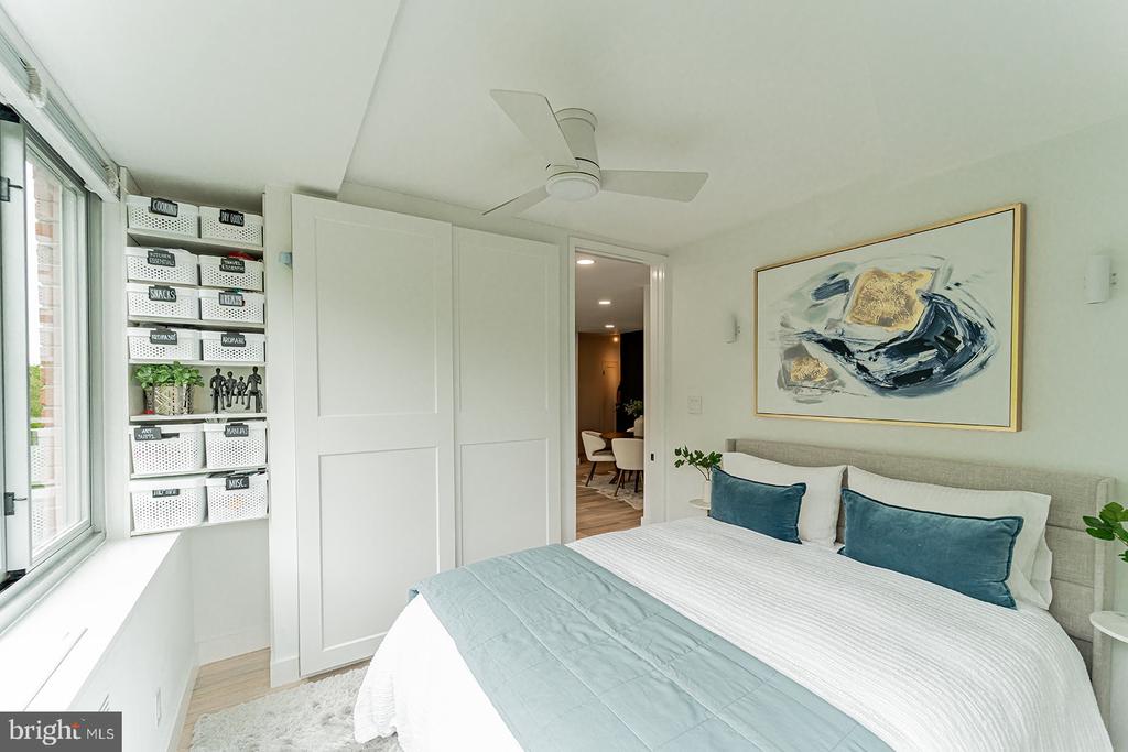 4200 NW CATHEDRAL AVENUE NW Unit: 1005