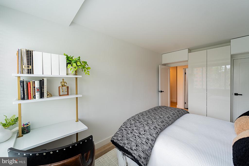4200 NW CATHEDRAL AVENUE NW Unit: 1005