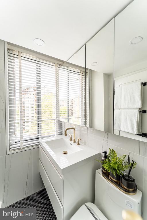 4200 NW CATHEDRAL AVENUE NW Unit: 1005