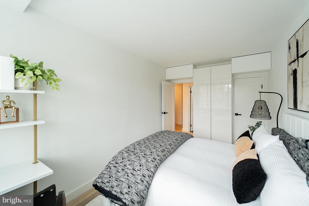 4200 NW CATHEDRAL AVENUE NW Unit: 1005