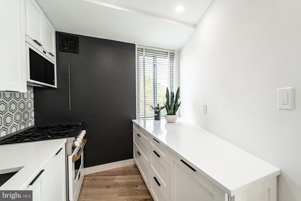 4200 NW CATHEDRAL AVENUE NW Unit: 1005