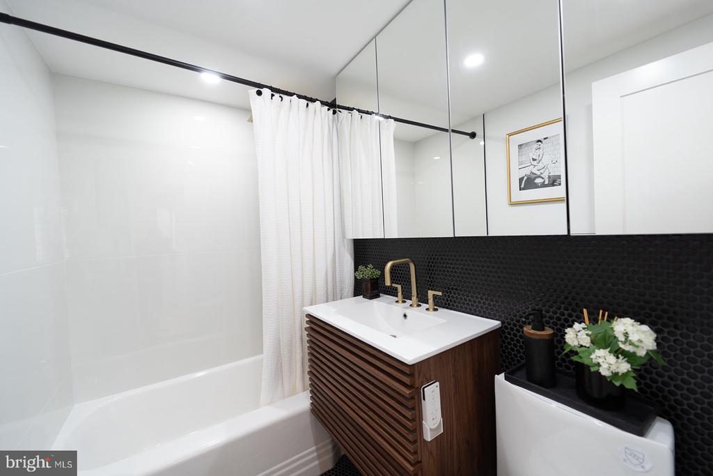 4200 NW CATHEDRAL AVENUE NW Unit: 1005