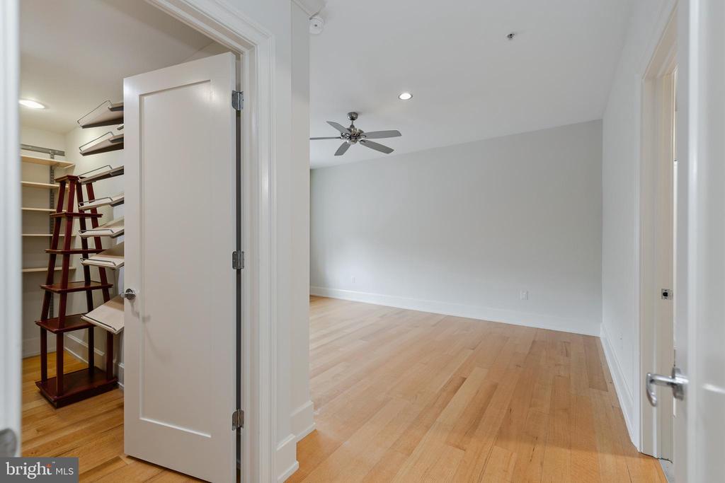 2516 Q STREET NW Unit: Q305