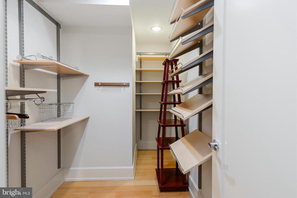 2516 Q STREET NW Unit: Q305