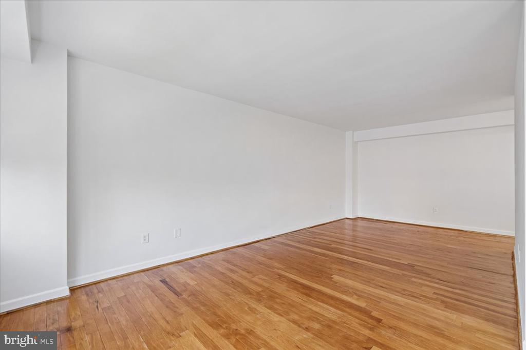 4301 MASSACHUSETTS AVENUE NW Unit: 4011